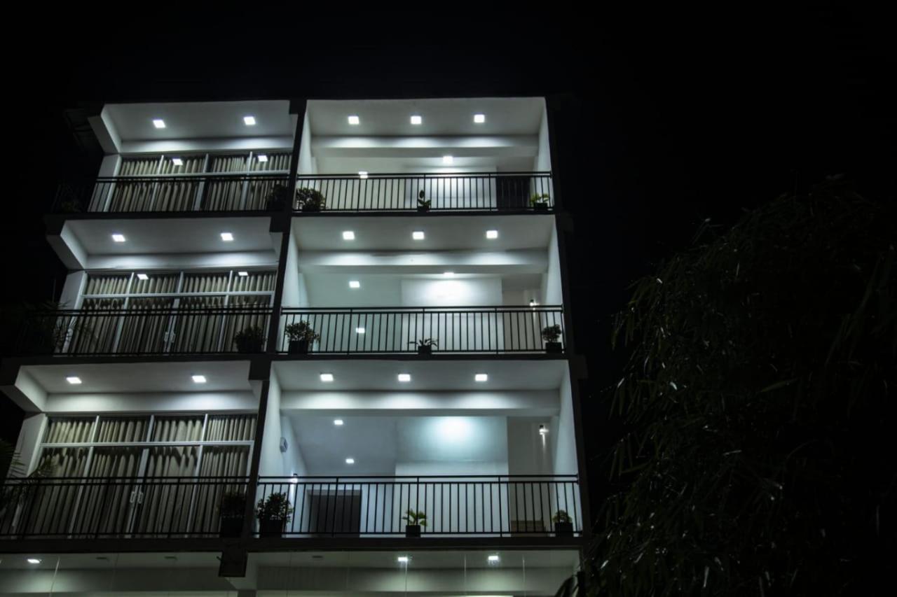City Heaven Ella Exterior foto